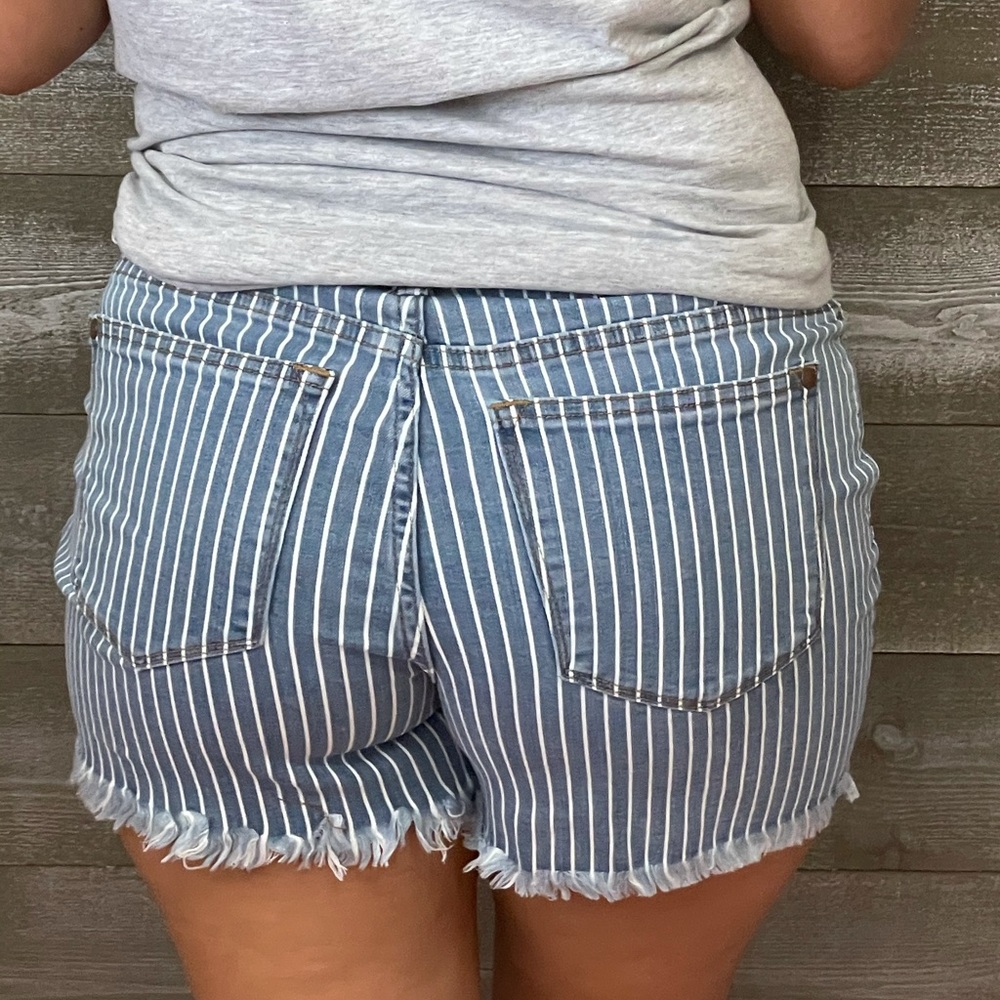 Brand New Judy Blue Striped Cut Off Shorts! - Picture 3 of 16